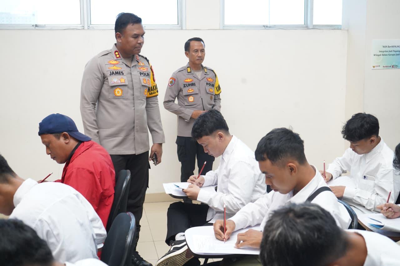 Wakapolres Jakut Tinjau Tes Psikologi Relawan SPPG Polri di Kelapa Gading