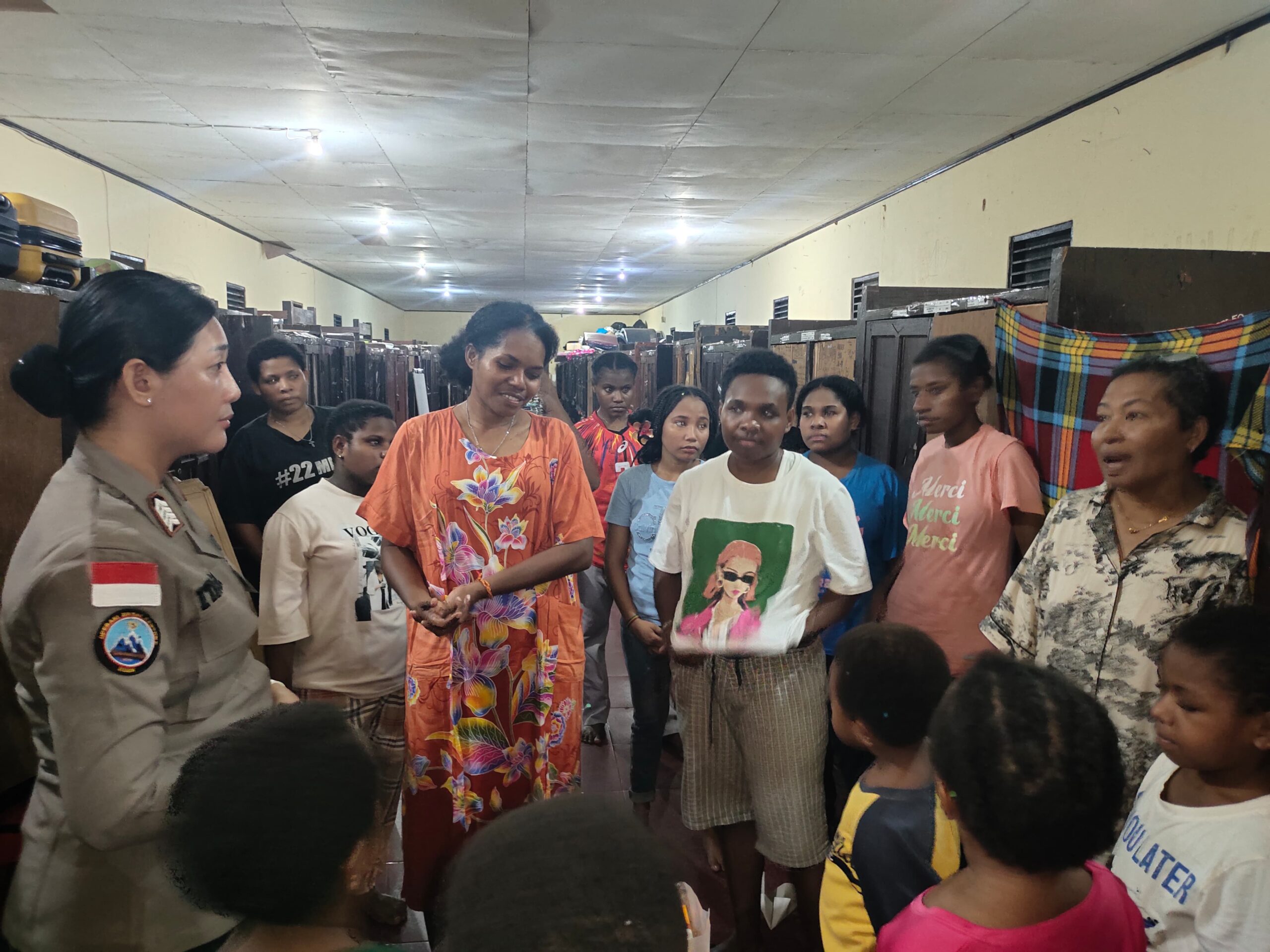 Satgas Damai Cartenz Salurkan Bantuan kepada Anak Panti Asuhan Terdampak Kebakaran