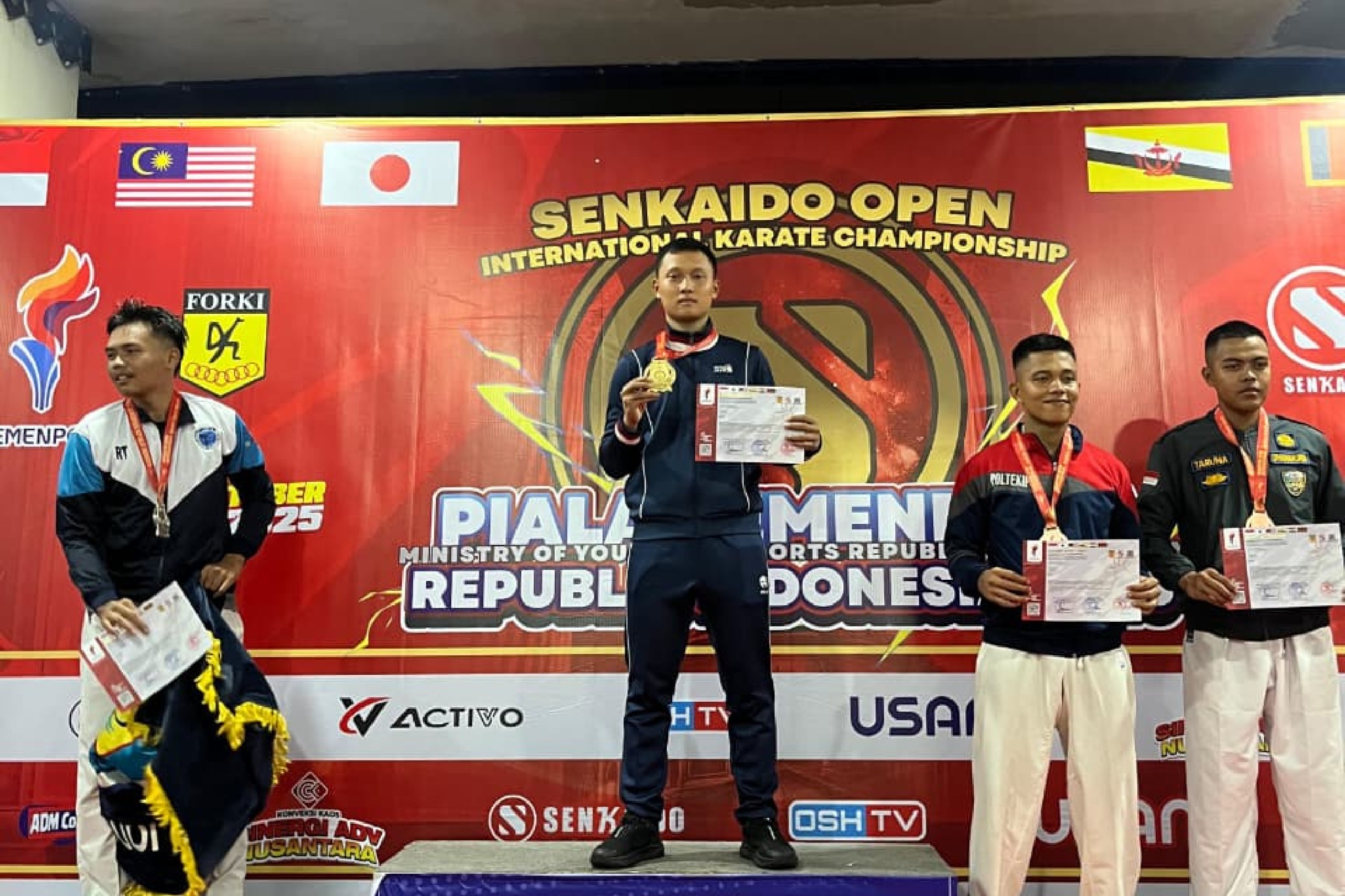 Personel Brimob Polda Metro Jaya Raih Emas dan Perak di Kejuaraan Karate Internasional SENKAIDO Cup Piala Kemenpora 2025