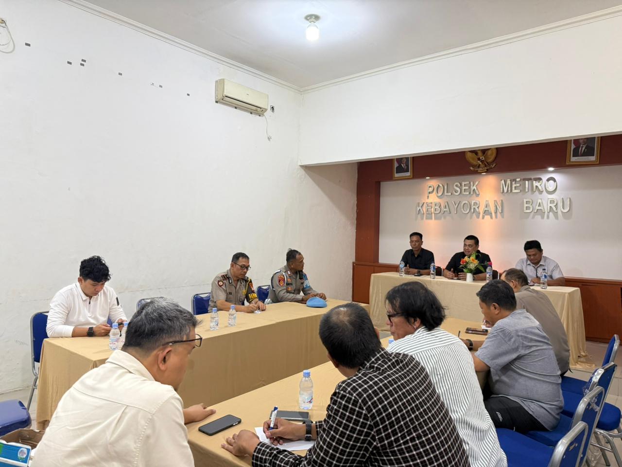 Bidpropam PMJ Sosialisasikan Larangan Hedonisme dan Optimalisasi Whistle Blower System-SP4N Lapor di Polsek Kebayoran Lama