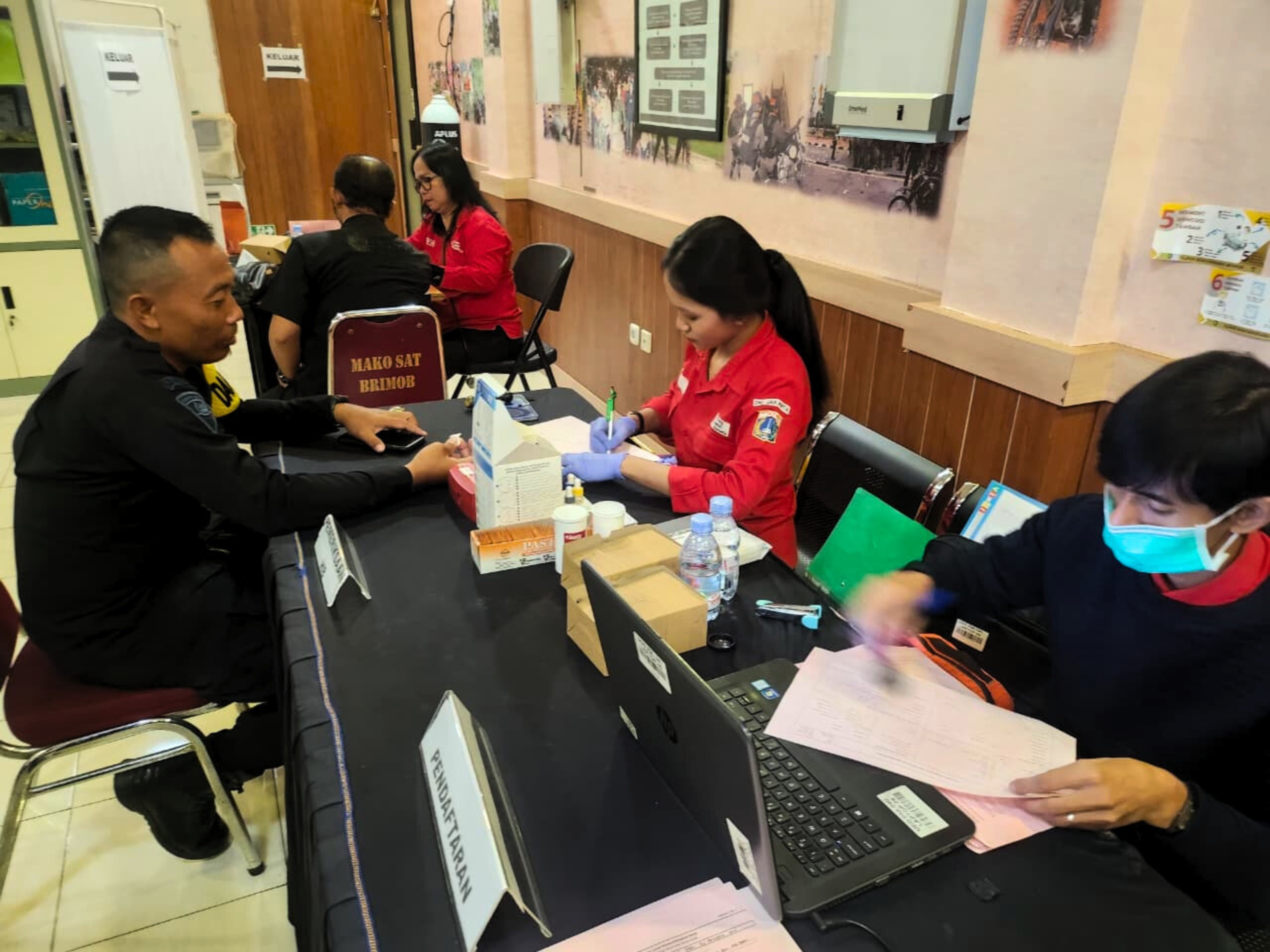 Brimob Polda Metro Jaya Gelar Donor Darah Sebagai Wujud Kepedulian Sosial di Momen HUT ke-80 Korps Brimob Polri