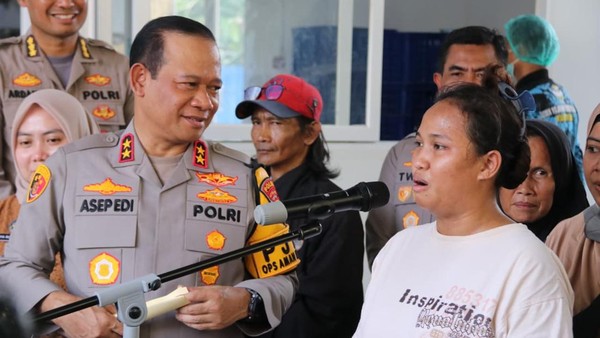 Orang Tua Senang Anaknya Dapat MBG dari SPPG Polda Metro: Menu Variatif