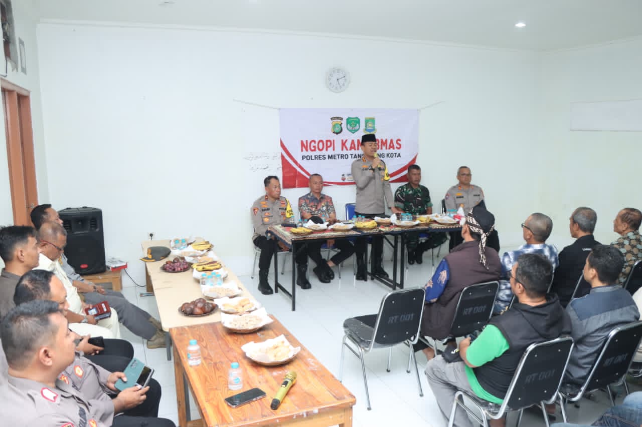 Bangun Kedekatan Dengan Warga, Polres Metro Tangerang Kota Gelar Ngopi Kamtibmas Di Larangan Utara