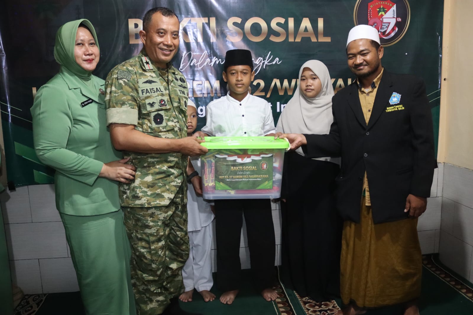 Danrem 052/Wkr Pimpin Bakti Sosial, Tebar Kasih dan Motivasi di Dua Yayasan Yatim