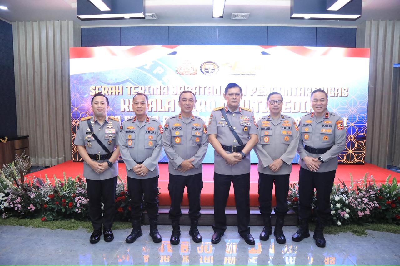 Pimpin Sertijab dan Pengantar Purna Tugas, Kadivhumas Polri Tekankan untuk Selalu Berbuat yang Terbaik