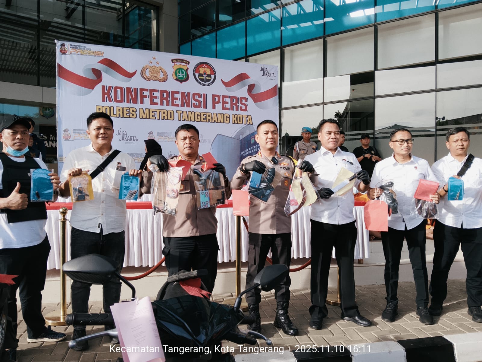 Polres Metro Tangerang Kota Bekuk 17 Pelaku Curanmor Lintas Provinsi, 21 Motor dan 3 Mobil Disita