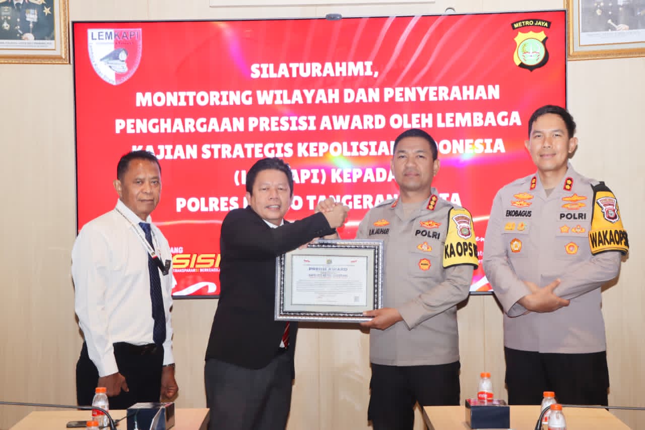 Kapolres Metro Tangerang Kota Terima Penghargaan Presisi Award dari LEMKAPI