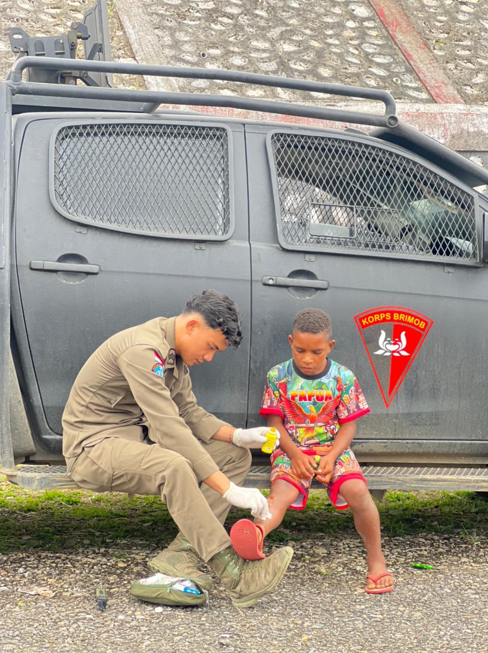 Personel Satgas Ops Damai Cartenz Bagikan Momen Keharmonisan Bersama Anak-Anak di Pegunungan Bintang