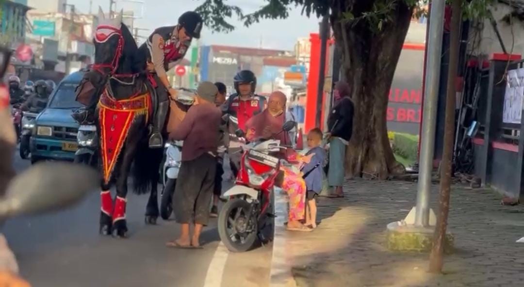Den Turangga Ditpolsatwa Korps Sabhara Baharkam Polri Gelar “Jumat Berkah”