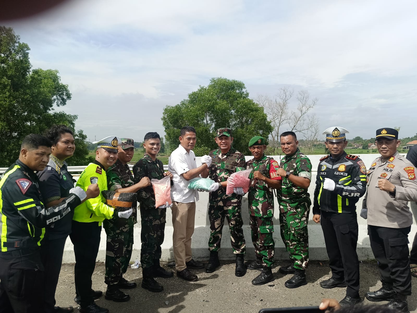 Respons Cepat Prajurit TNI AD Gagalkan Peredaran 90 Ribu Ekstasi di Tol Trans Sumatera