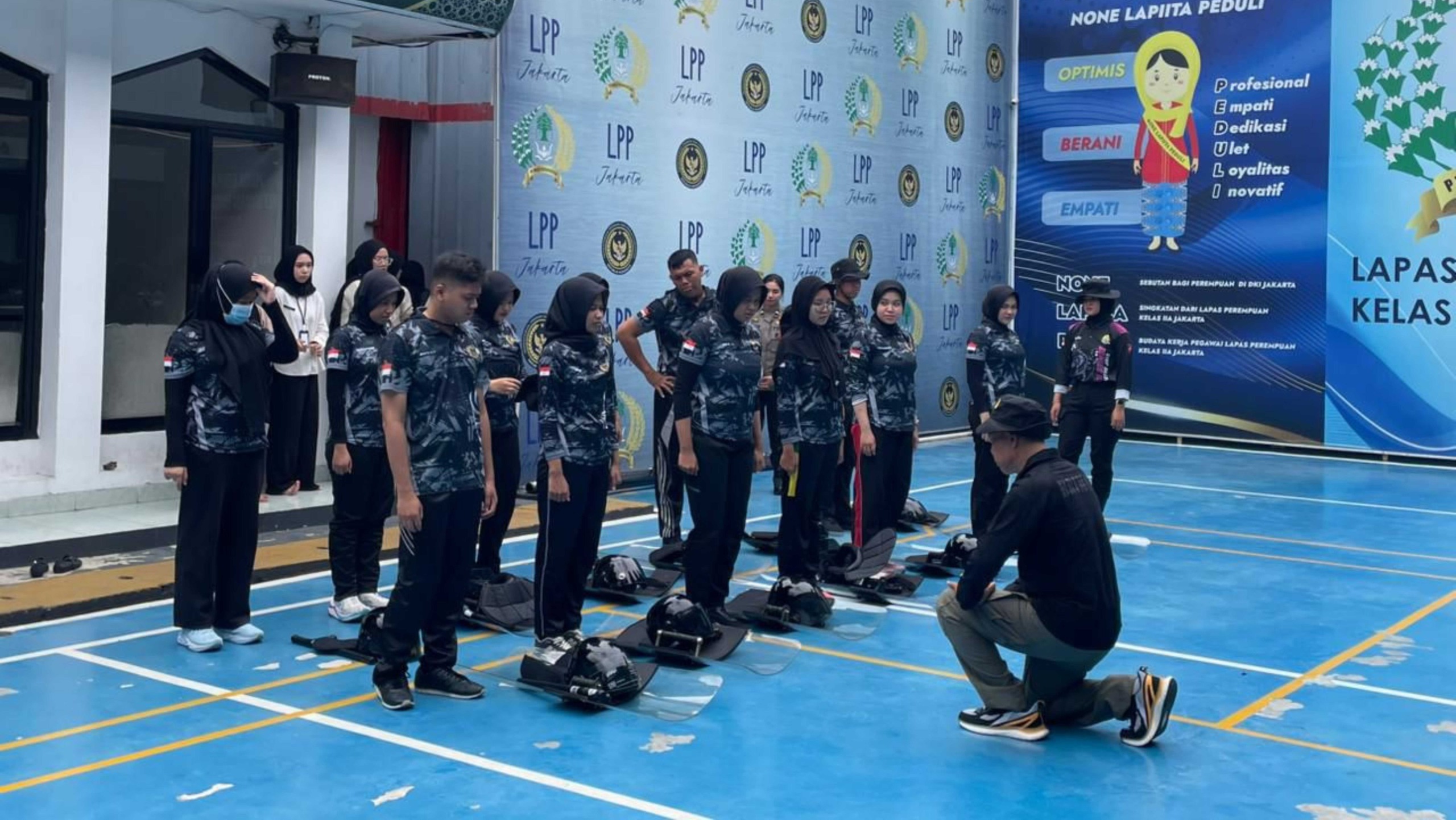 Polwan Brimob PMJ Perkuat Disiplin dan Ketangguhan Petugas Lapas Perempuan Jakarta