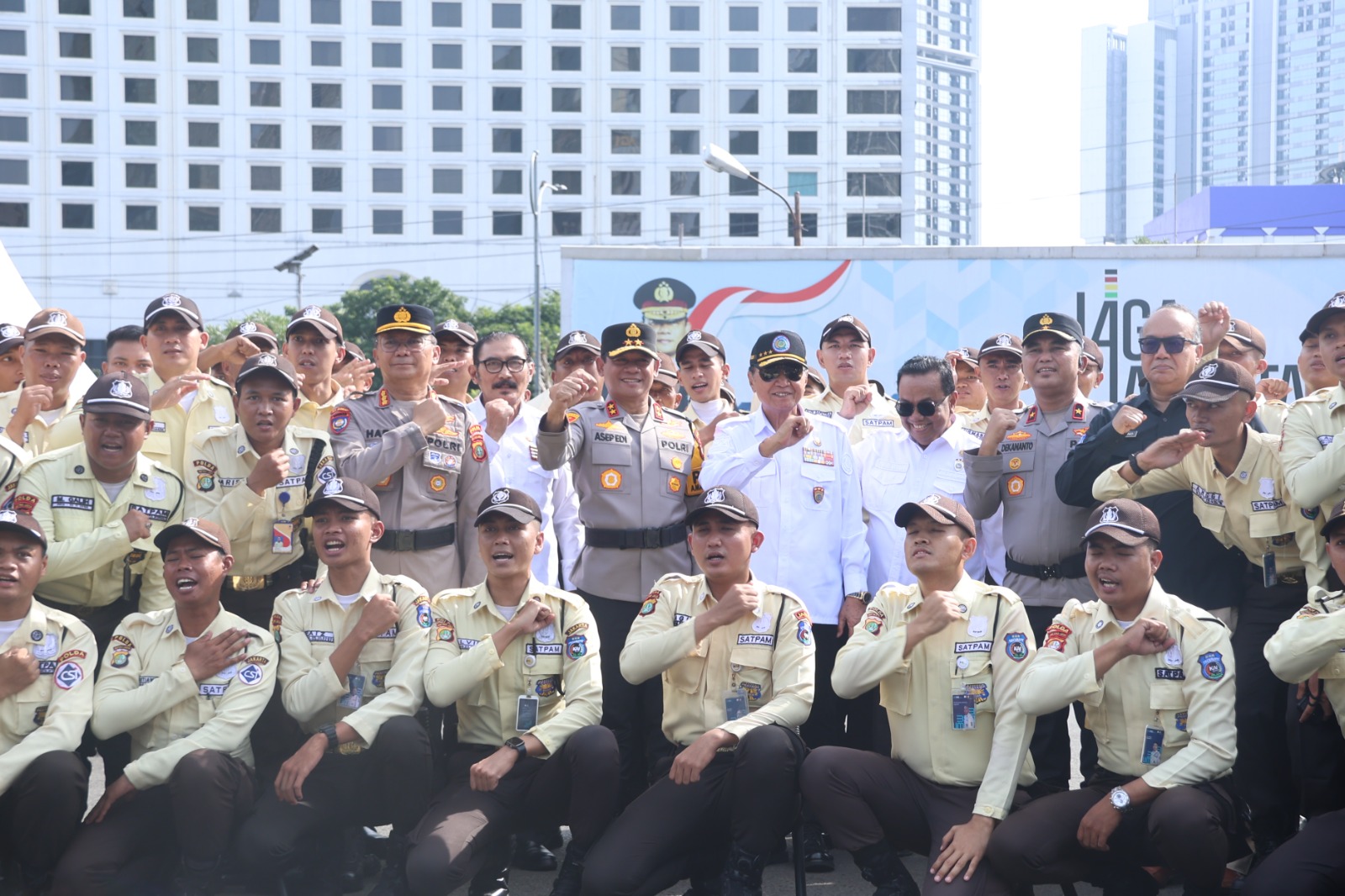 Kapolda Metro Jaya Pimpin Apel Pengamanan Swakarsa Jelang Nataru