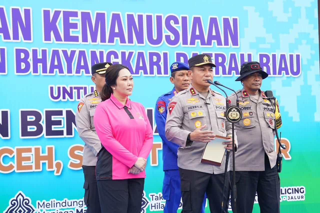 Polda Riau Kirim 6 Truk Bantuan, 290 Personel & 36 Psikolog ke Aceh–Sumut–Sumbar Solidaritas Tanpa Batas: Bantuan Logistik Besar + Trauma Healing + SAR K-9 & Drone