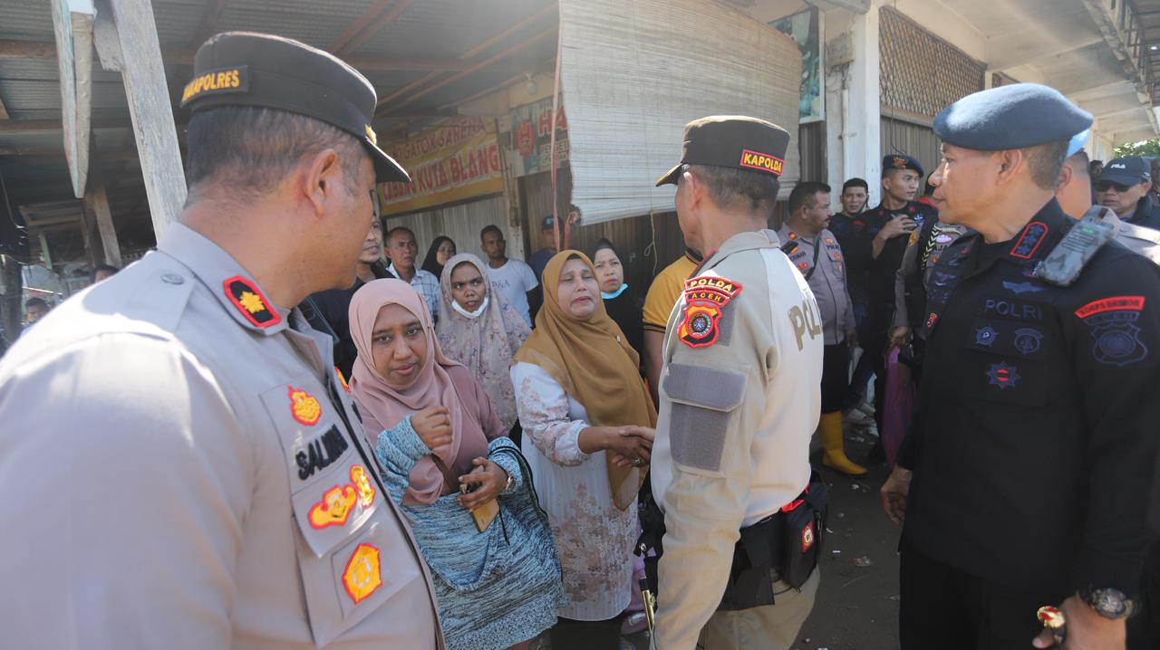 Kapolda Sebrangi Sungai Tingkeum untuk Tembus ke Aceh Utara, Sempat Temui Warga yang Tertahan di Kutablang