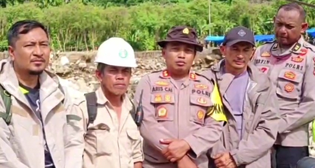 Polres Bener Meriah dan Brimob Pasang Tali Sling, Akses Warga Tiga Desa Kembali Terhubung