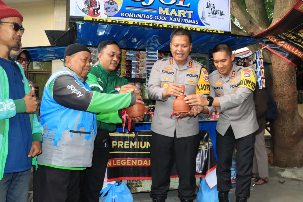 Sinergi Polri dan Ojol: Bakti Sosial Hingga Peresmian Ojol Mart di Bekasi