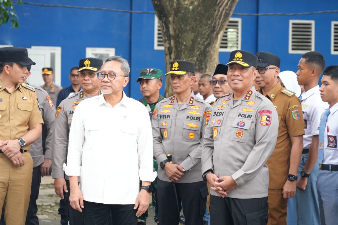 Polri Perkuat Ketahanan Pangan Nasional: Wakapolri Bersama Menko Pangan Tanam Jagung di Lampung Selatan