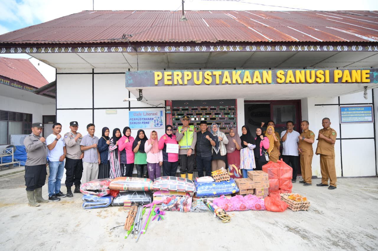 Polres Tapanuli Selatan Salurkan Bantuan Sosial untuk Korban Bencana Alam di Kelurahan Reniate