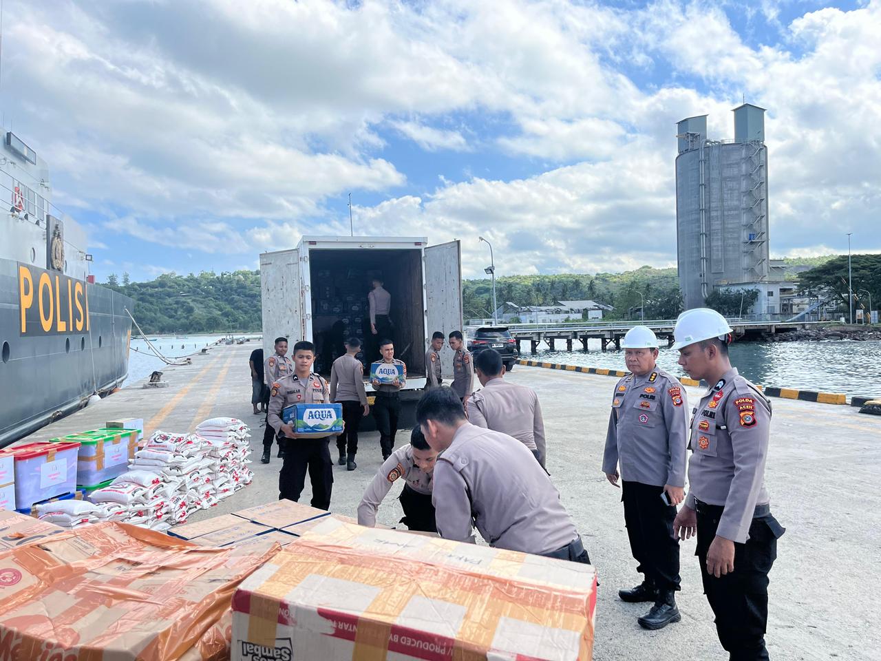 Polda Aceh Kembali Kirim Bantuan Sembako dan BKO Personel Untuk Bantu Masyarakat Terdampak Banjir di Langsa dan Aceh Tamiang