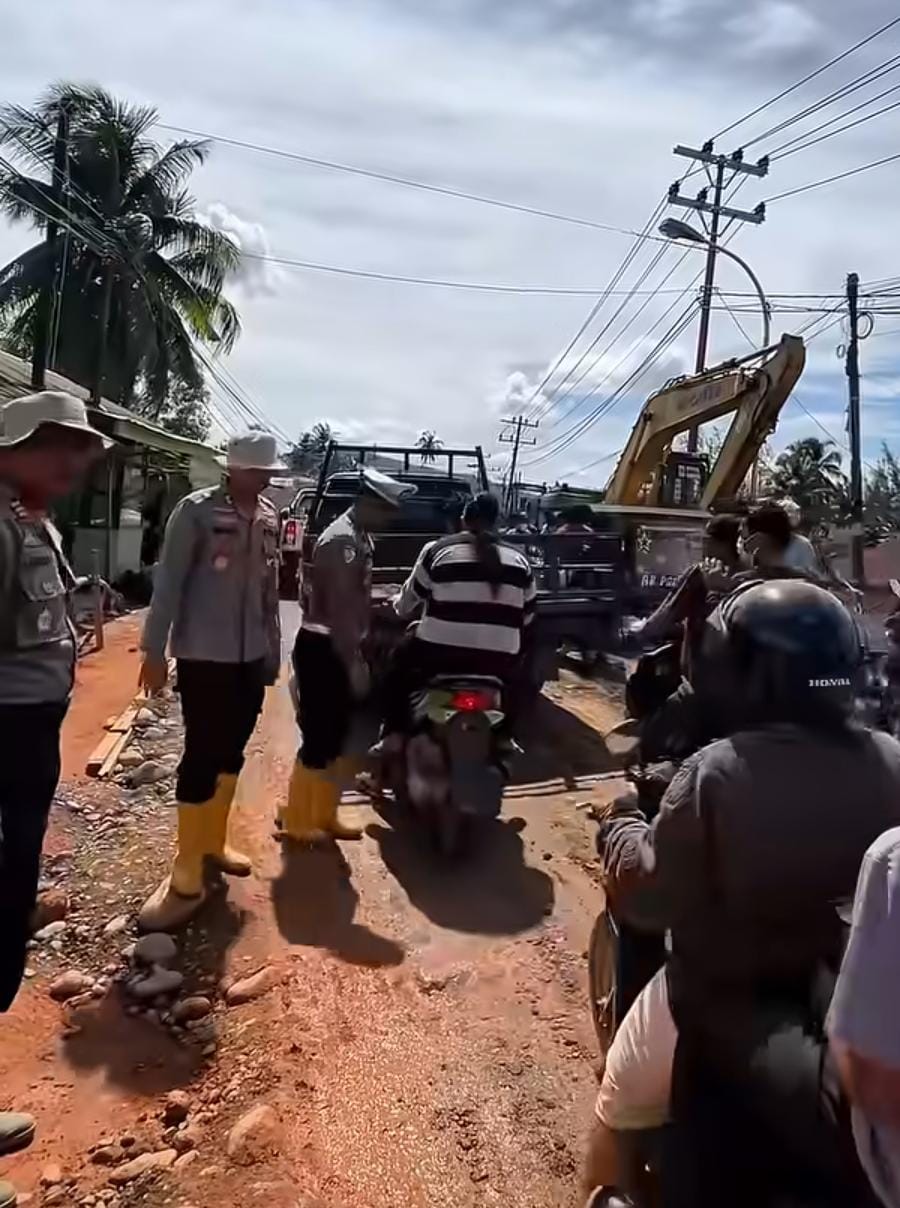 Kolaborasi Polri dan Masyarakat Sukses Pulihkan Jembatan Pandan Tapanuli Tengah