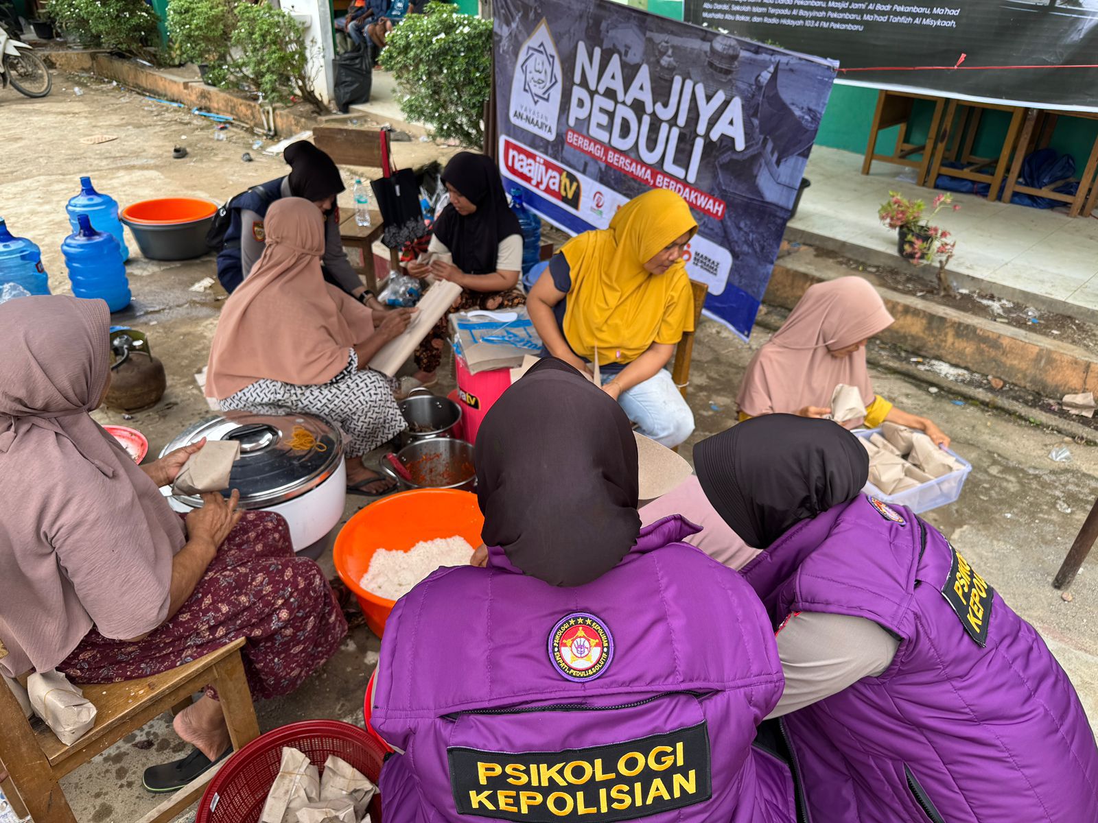 Tim Polwan RI dan Tim Trauma Healing Polri Berikan Dukungan Psikososial untuk Penyintas Banjir dan Personel di Sumbar
