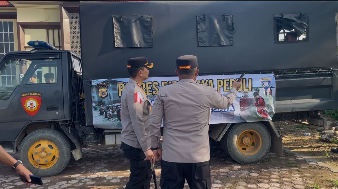 Kapolres Pidie Jaya Distribusikan Bantuan Kemanusiaan untuk Warga Korban Banjir