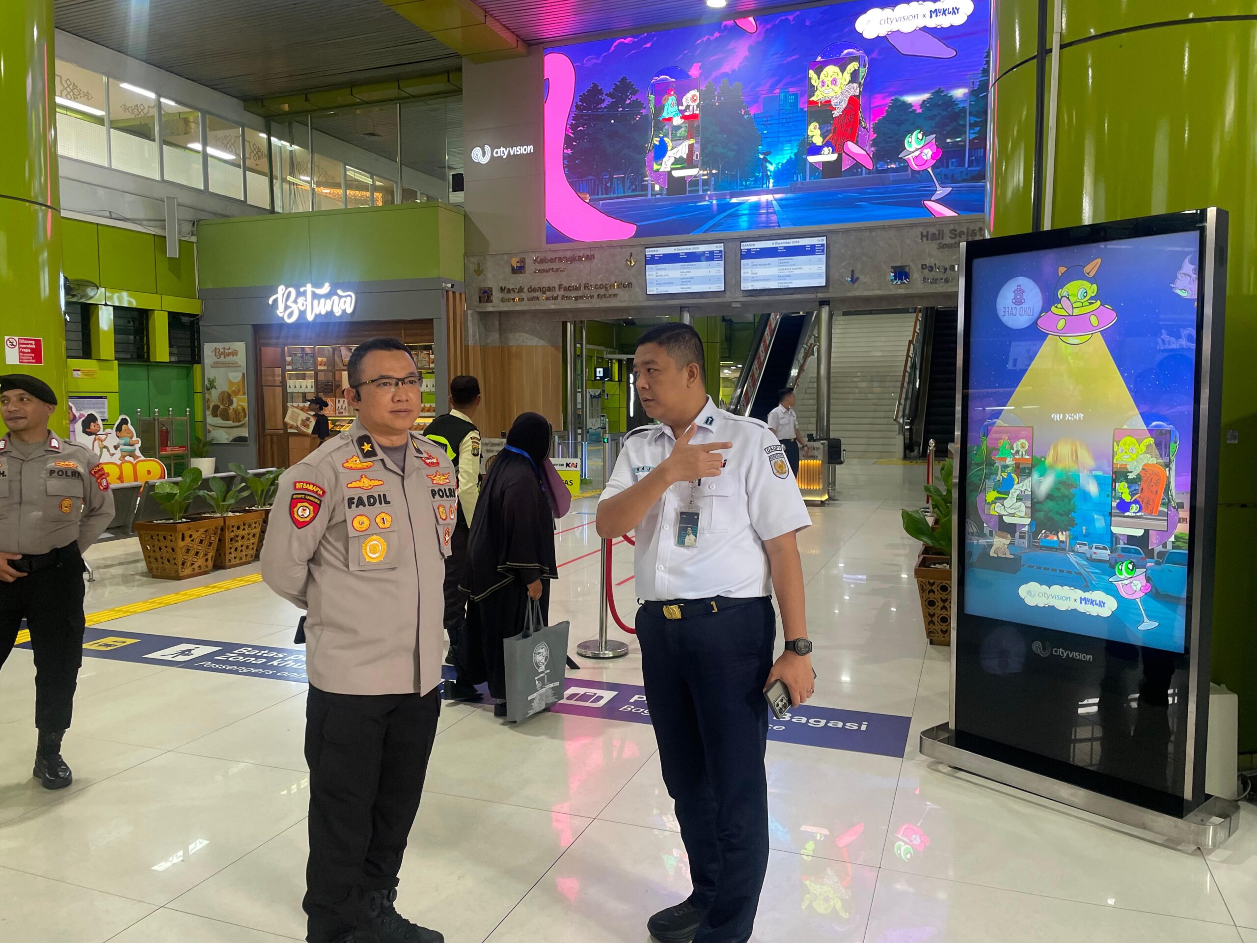 Brigjen Pol Fadillah Zulkarnaen, Cek Kesiapan Pengamanan Nataru 2025 di Stasiun Jakarta