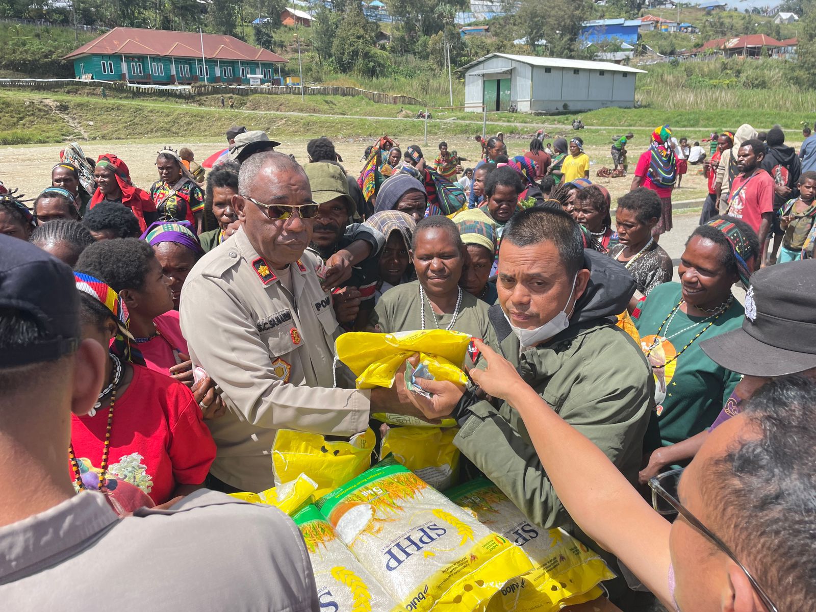Satgas Pengendalian Harga Beras Lepas Penyaluran 827,5 Ton Beras SPHP di Papua Raya, Polri Pastikan Ketersediaan Aman Jelang Natal dan Tahun Baru