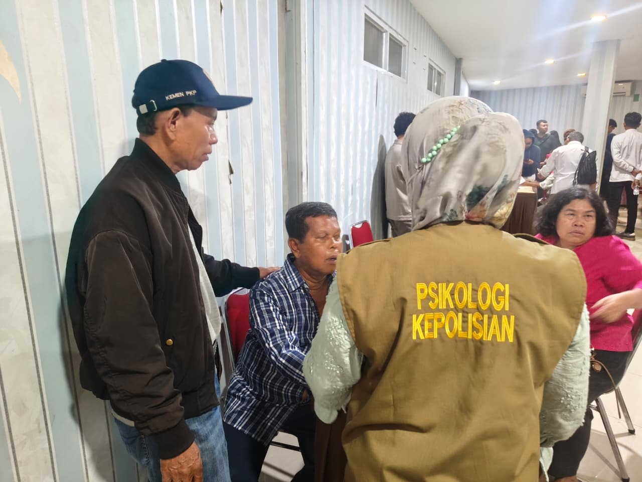 Polda Metro Jaya Terjunkan Tim Psikologi Dampingi Keluarga Korban Kebakaran Gedung Terra Drone