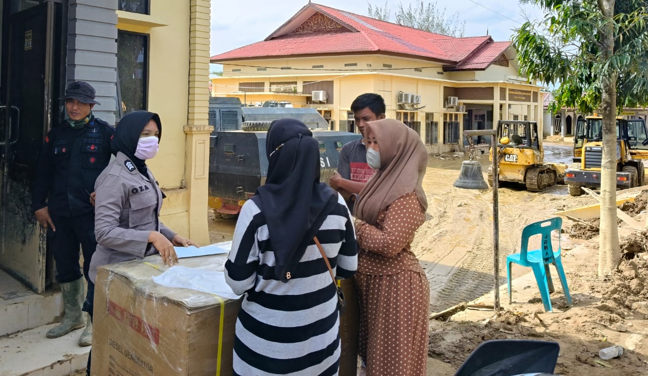 Polres Aceh Tamiang Tetap Layani Masyarakat Meski Mako Berlumpur Akibat Banjir