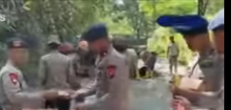 Polri Kirim Bantuan Ke Daerah Terisolir di Sumatera