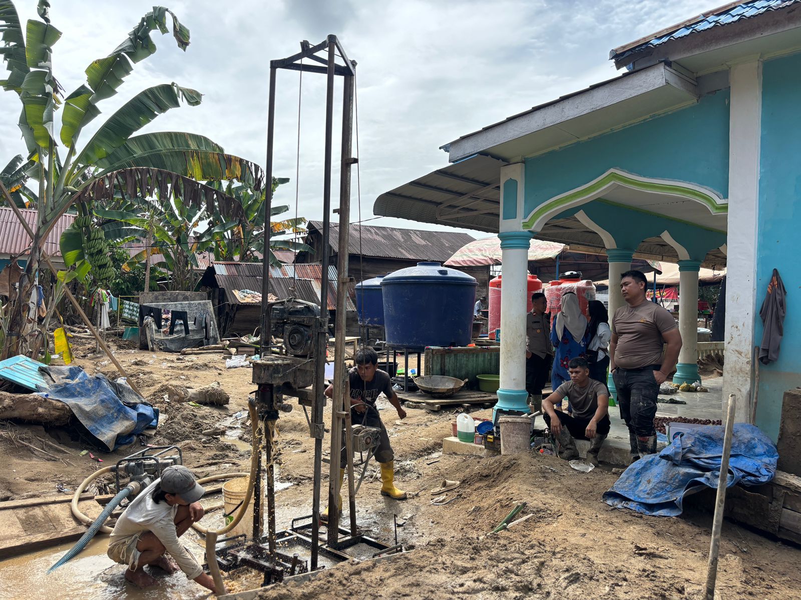 Polda Sumut Percepat Pemulihan Batang Toru: Bersihkan Masjid, Rumah Warga, Dan Buka Akses Sumur Bor