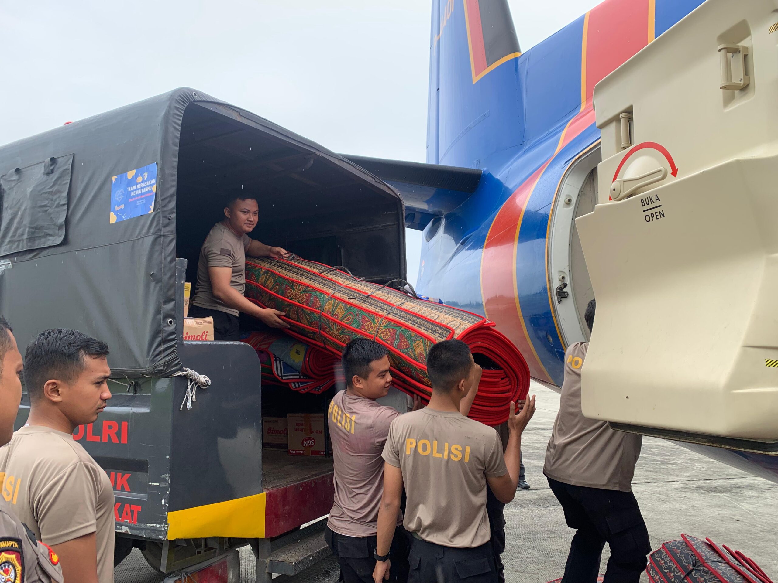 Polri Kembali Saluran 2,1 Ton Bantuan Logistik Ke Aceh Tengah