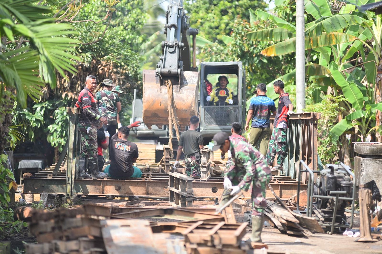 TNI AD Percepat Pemasangan Jembatan Bailey, Akses Warga Cot Bada Mulai Pulih