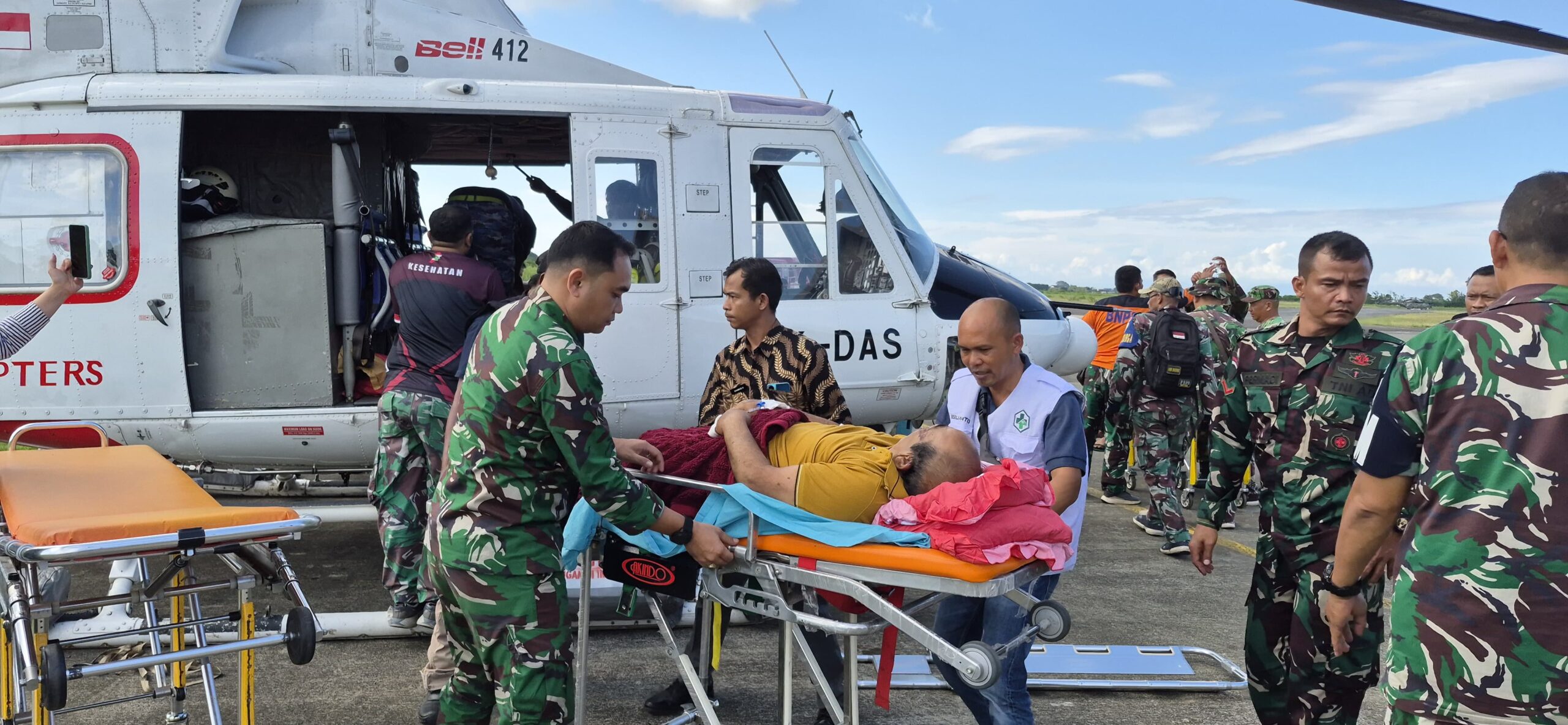 Satgas Kodam IM Evakuasi Pasien Darurat Gunakan Helikopter Dari Bener Meriah Ke Banda Aceh