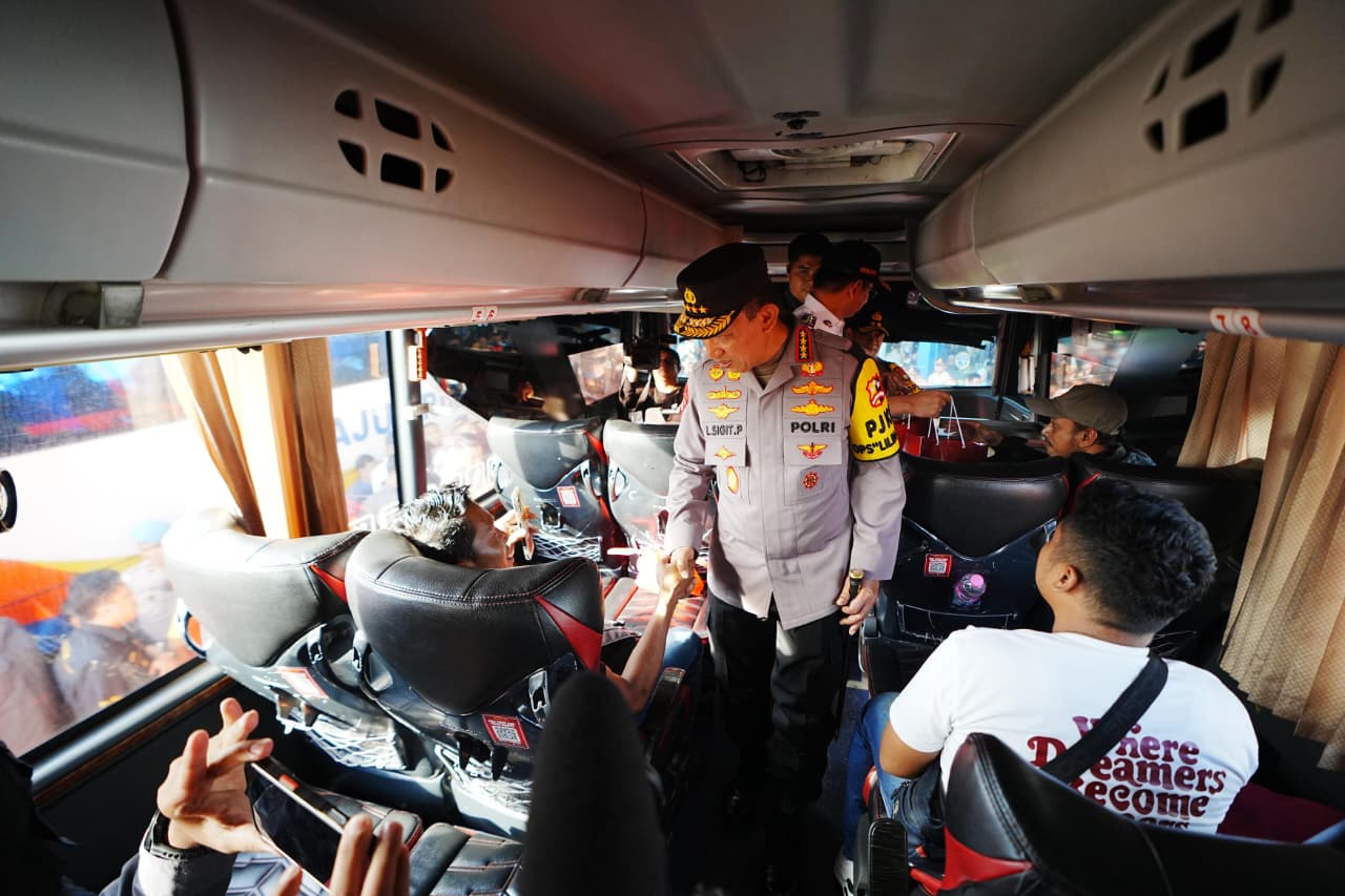 Tinjau Terminal Pulo Gebang, Kapolri Tekankan Utamakan Keselamatan Penumpang