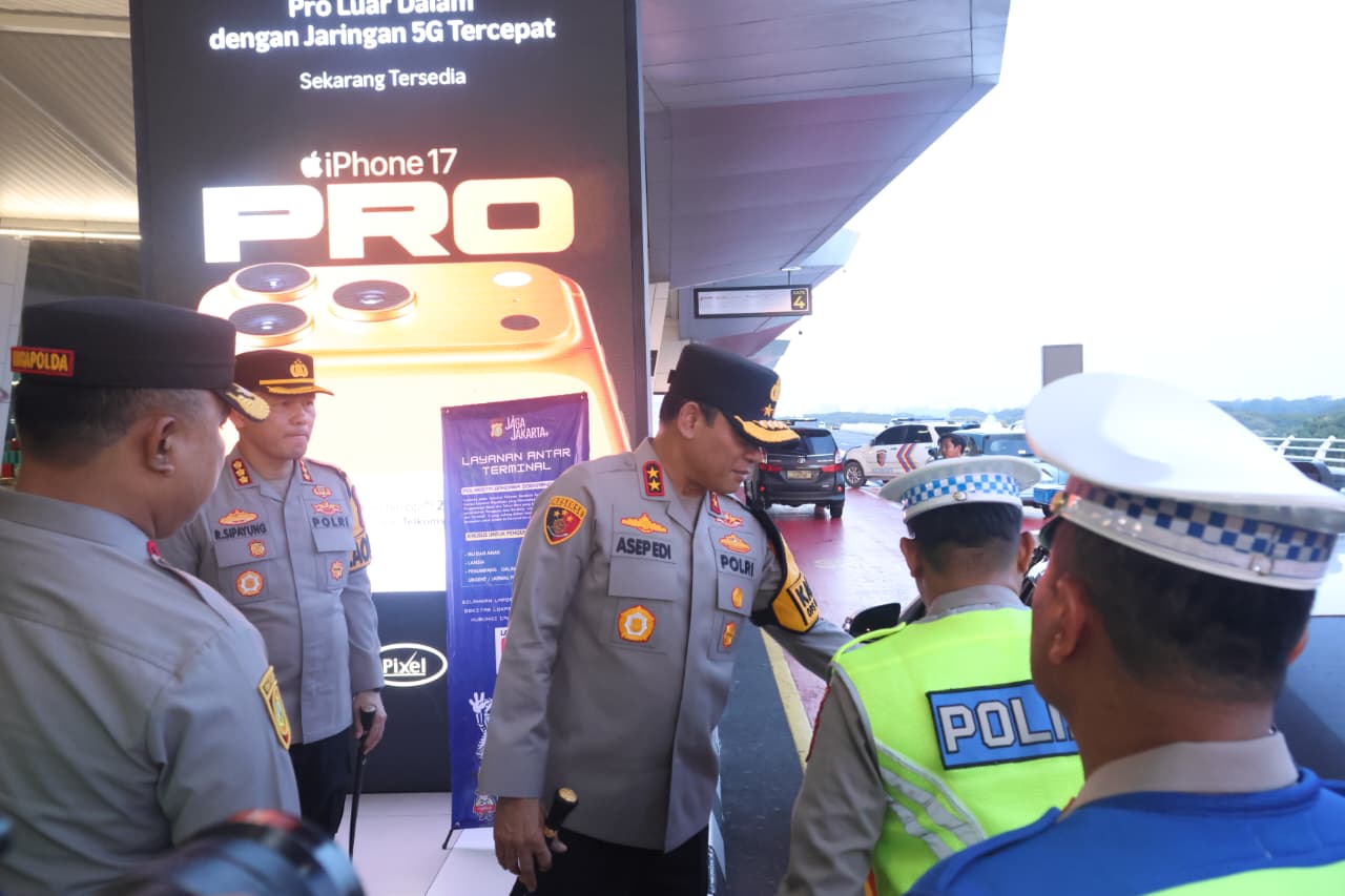 Kapolda Metro Jaya Cek Kesiapan Pengamanan Nataru di Bandara Soekarno-Hatta, Layanan Antar-Terminal Disiagakan