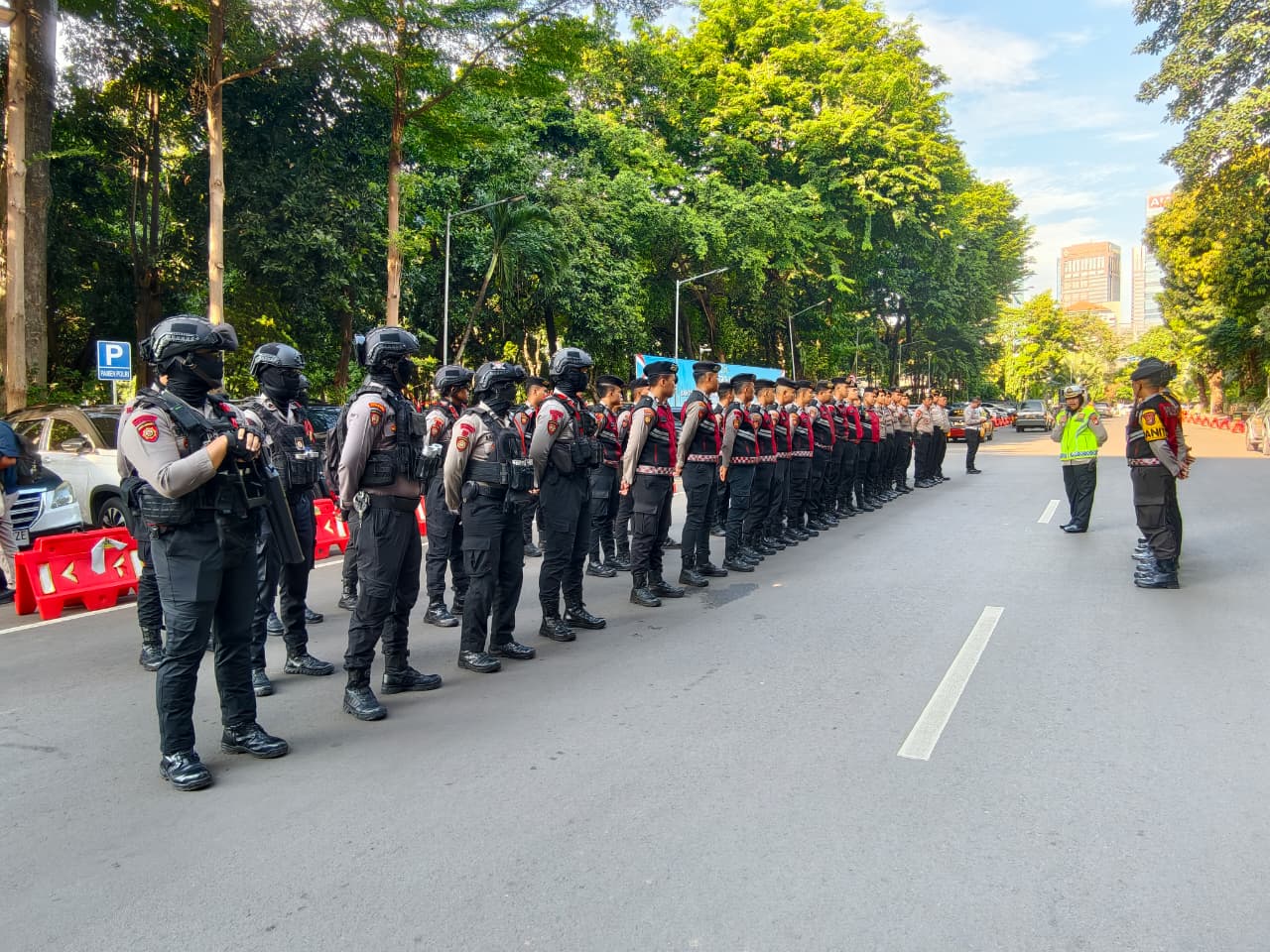 Patroli Sore Jelang Natal, Polda Metro Jaya Pastikan Warga Merayakan dengan Aman