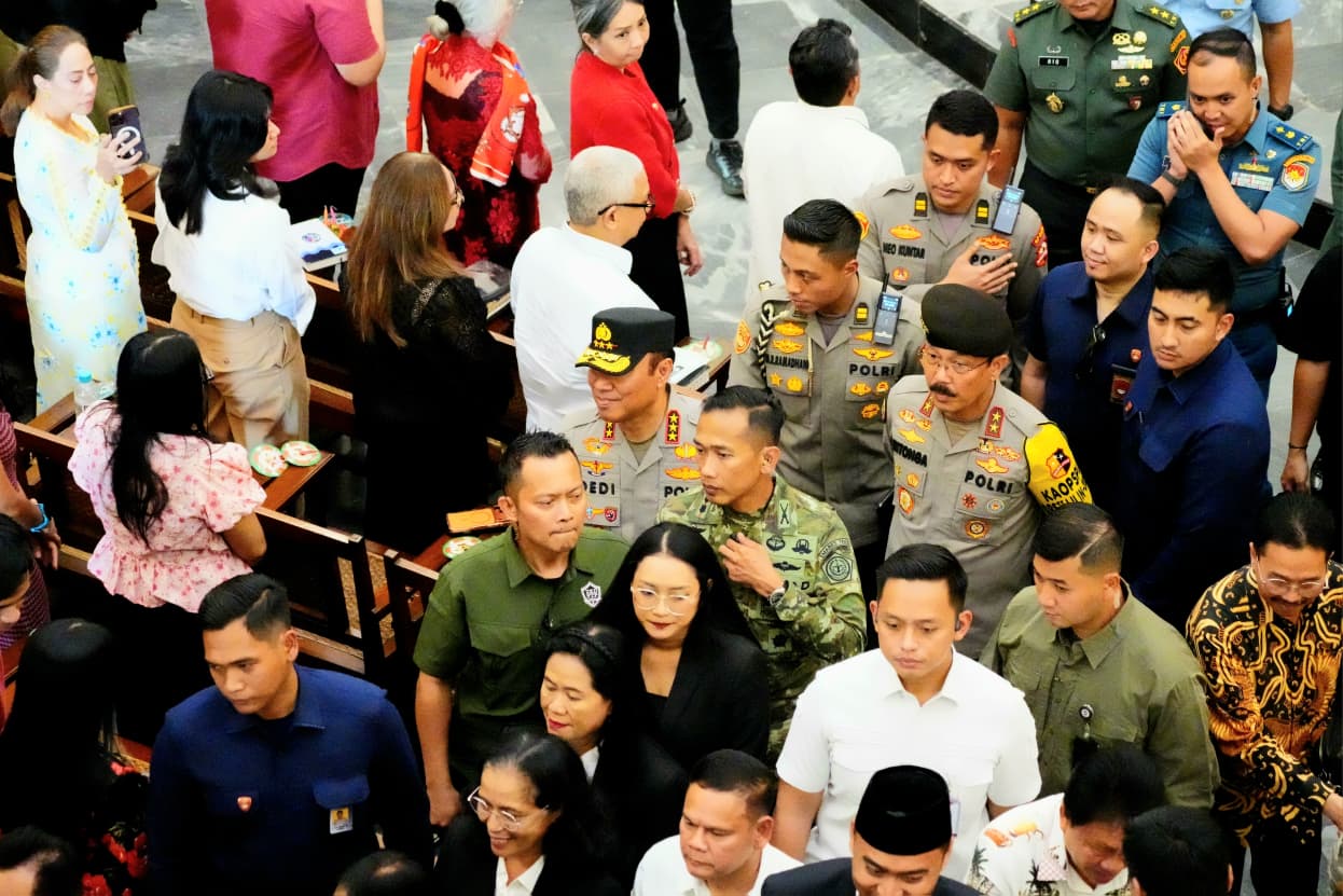 Kakorsabhara Dampingi Kapolri, Pastikan Keamanan Misa Malam Natal Di Gereja Katedral Dan Immanuel