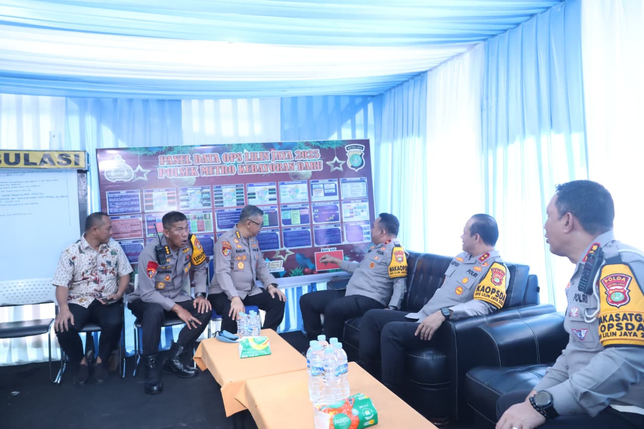 Kapolda Metro Jaya Tinjau Pospam dan Pantau Ibadah Natal di Jakarta