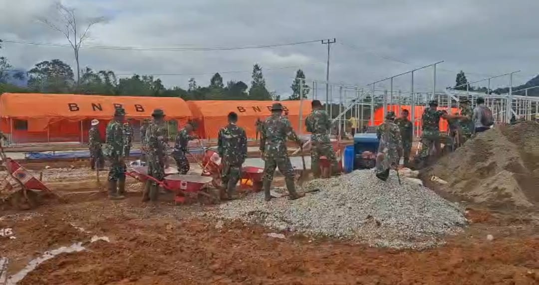 TNI AD Bangun Huntara untuk Korban Tanah Bergerak di Lima Puluh Kota