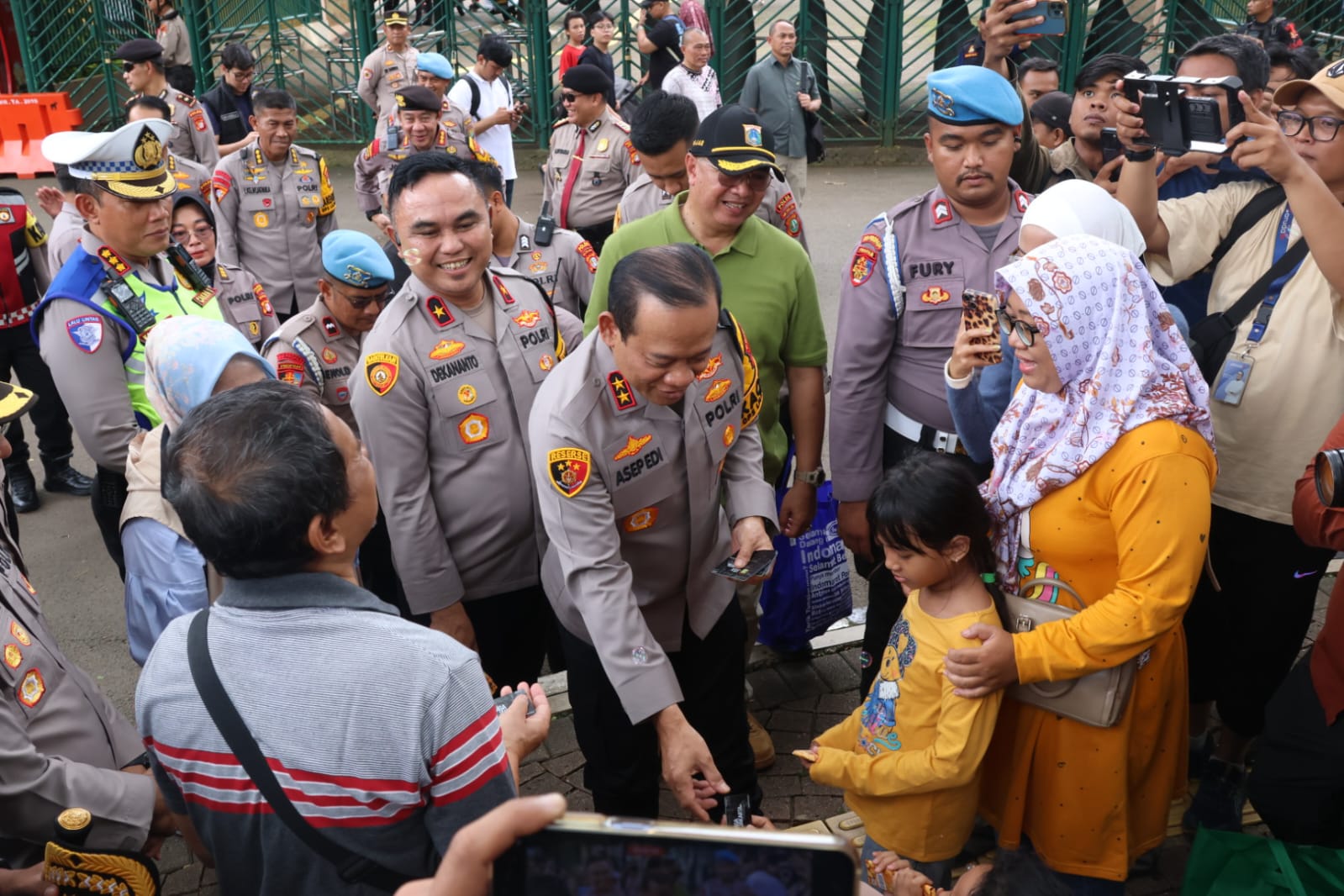 Kapolda Metro Jaya Tinjau Ragunan yang Ramai Saat Libur Akhir Tahun, Pastikan Aman dan Kondusif