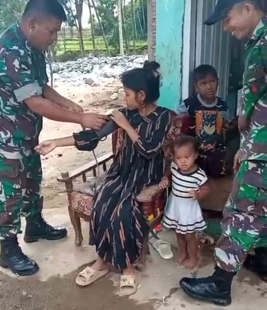 Poskes Pariaman Kolaborasi dengan Doktorshare Layani Warga Terdampak Bencana di Padang Pariaman