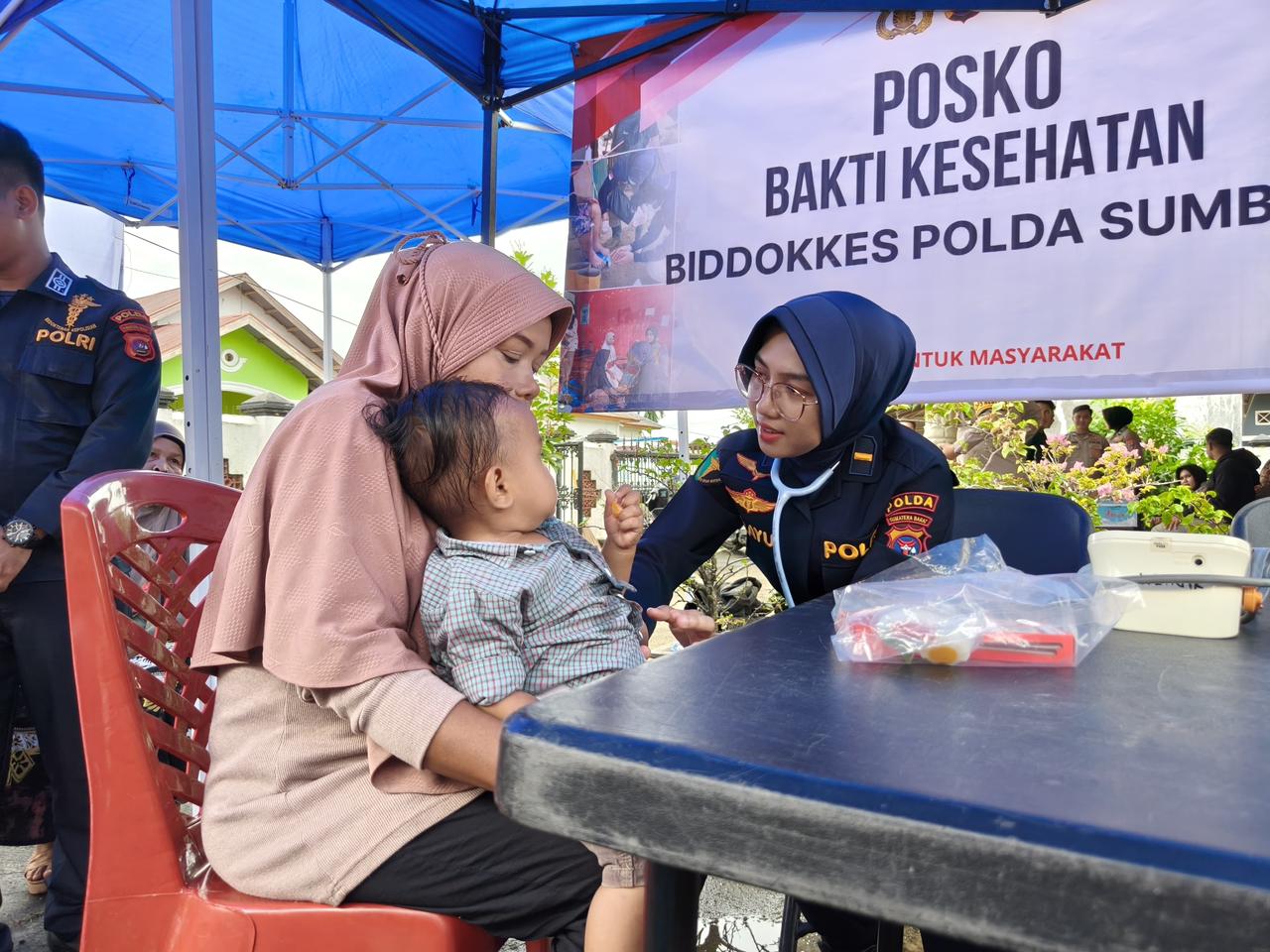Wujud Kepedulian Polri, Pelayanan Kesehatan Gratis Bagi Korban Banjir Bandang Padang Pariaman