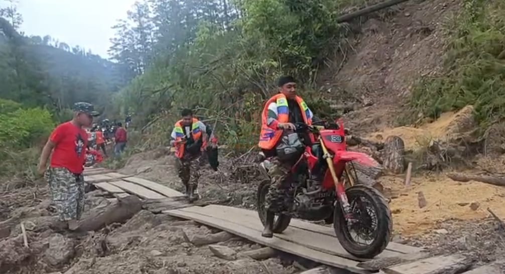 Koramil 05/Linge Dampingi Tim Kesehatan Kemenhan Layani Pengungsi di Aceh Tengah