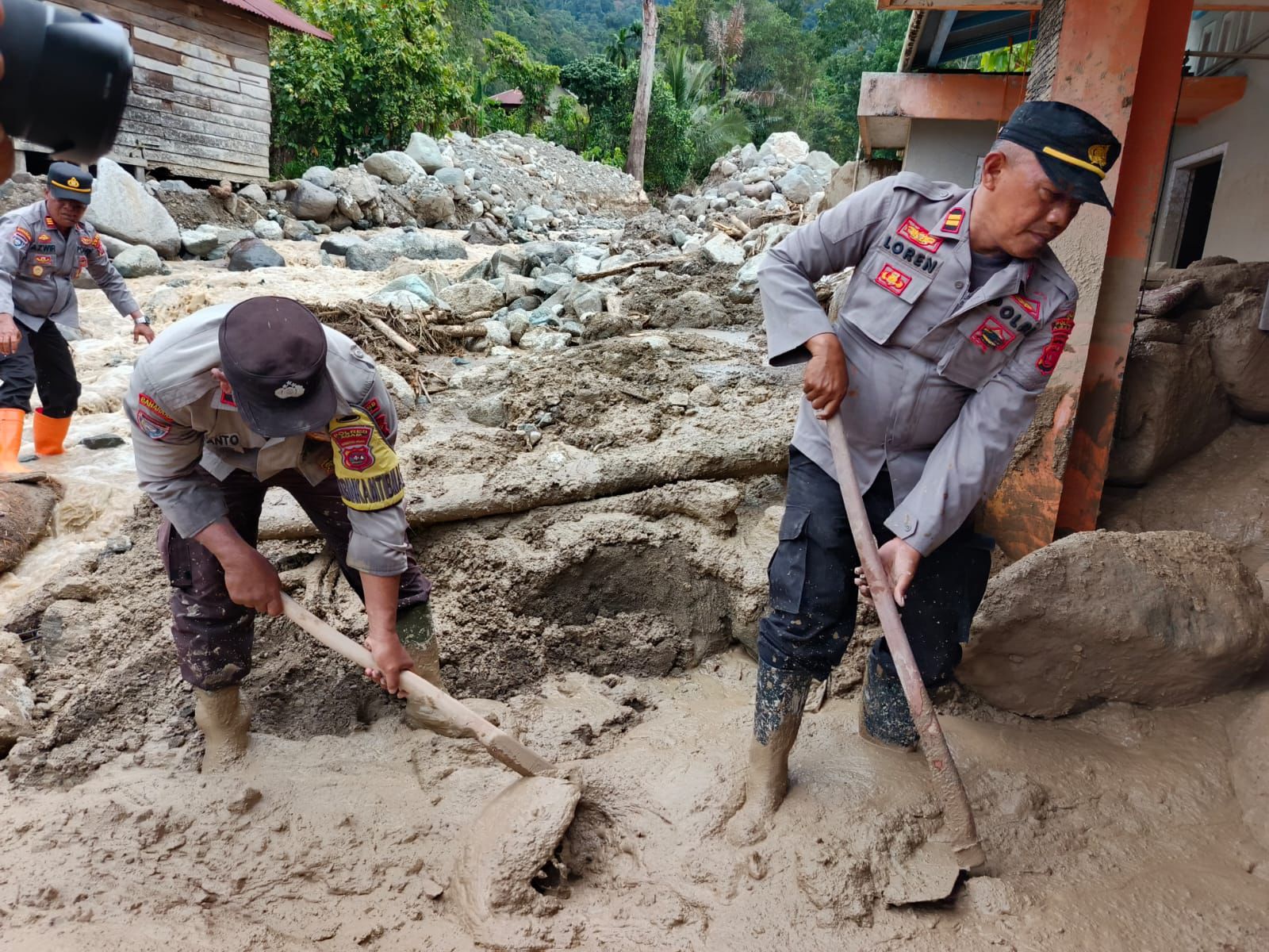 Gotong Royong Pascabanjir, Polres Agam Bersama Warga Normalisasi Sungai Muara Pisang