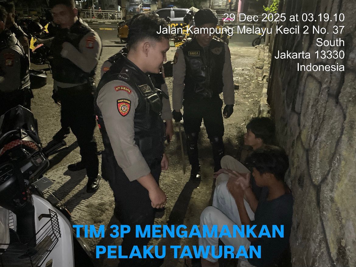 Patroli JAGA JAKARTA Perintis Presisi Polda Metro Jaya Amankan Empat Pelaku Tawuran di Kampung Melayu Kecil