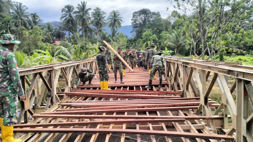 TNI AD Lanjutkan Pembangunan Tujuh Jembatan Bailey dan Lima Jembatan Armco di Sumbar