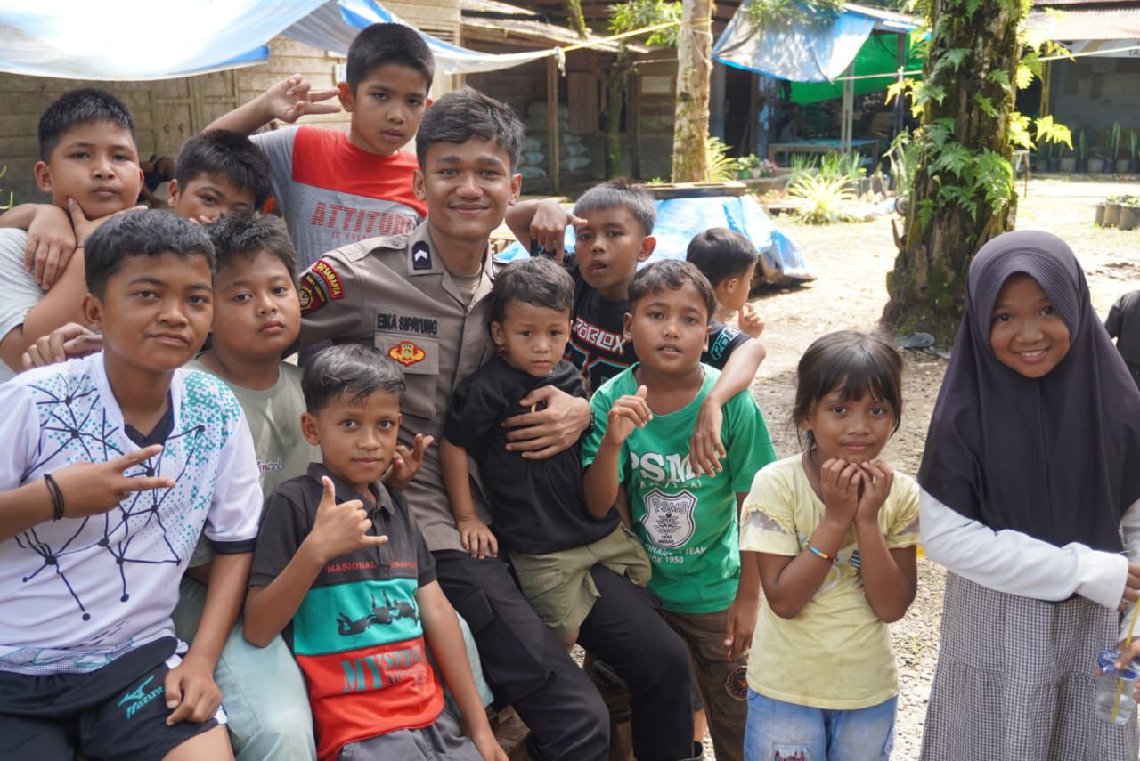 Polsatwa K-9 Polda Sumut Hadirkan Trauma Healing untuk Anak Korban Banjir di Batang Toru