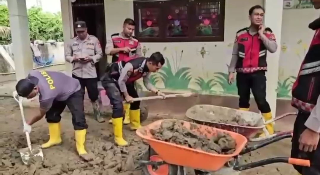 Gotong Royong Polri dan Masyarakat, Polres Pidie Jaya Percepat Pemulihan Pascabanjir dan Fasilitas Pendidikan